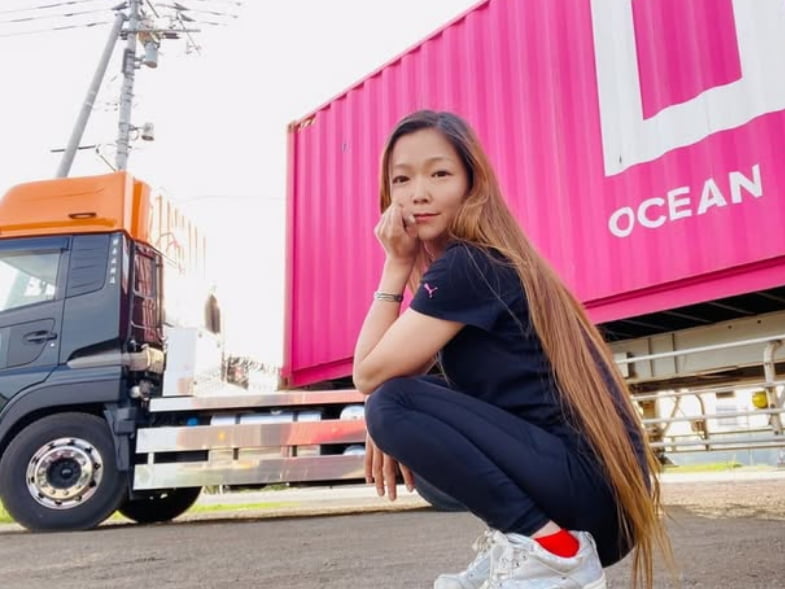 温室育ちのひっぱり女とピンクトラック