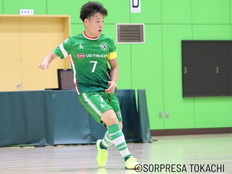 フットサル選手のシュート