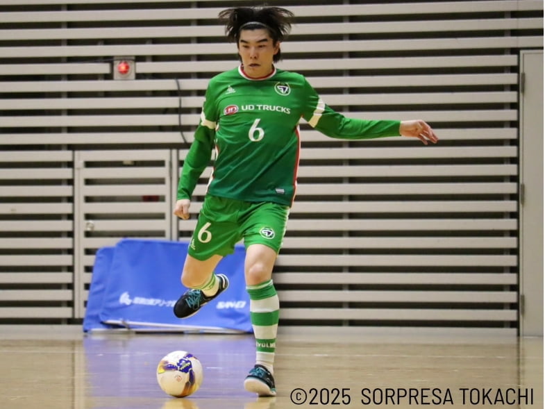 フットサル選手のシュート